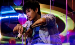 《飞驰人生》系列CRC中国汽车拉力锦标赛从“巴音布鲁克之王”到组队出征沐辰100，《飞驰人生》用张驰三次逆袭的比赛经历，为我们呈现了一位中国拉力赛车手堪称传奇的专业轨迹。